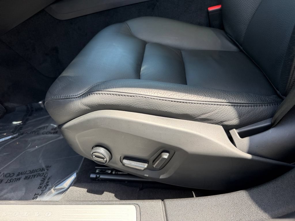 Certified 2024 Volvo S60 B5 Plus w/ Climate Package AWD/4WD image 17