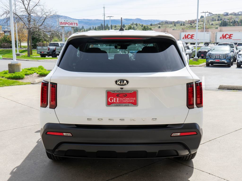 Used 2021 Kia Sorento LX FWD image 6