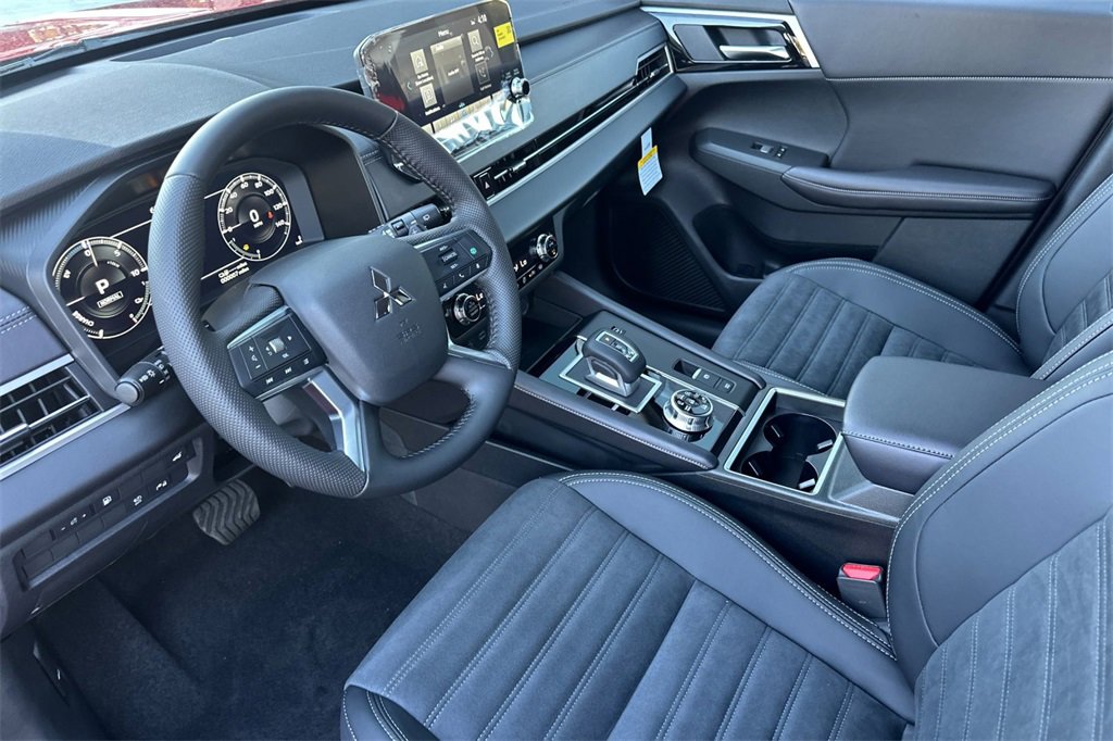 New 2025 Mitsubishi Outlander SE image 11