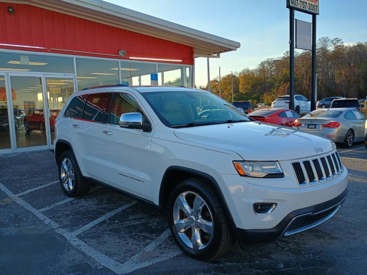 Used 2015 Jeep Grand Cherokee Limited w/ Luxury Group II image 3