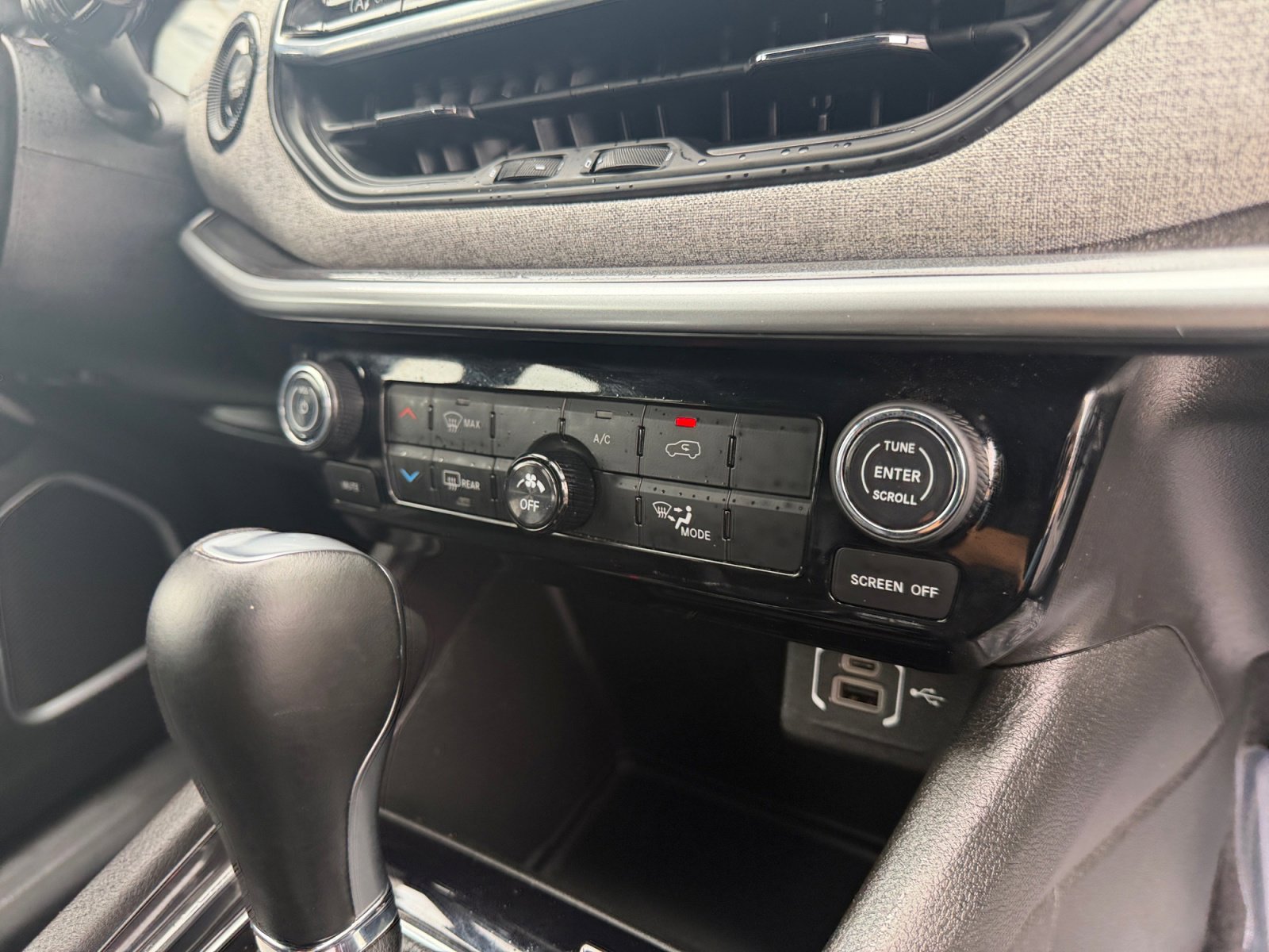 Used 2025 Jeep Compass Latitude AWD/4WD image 31