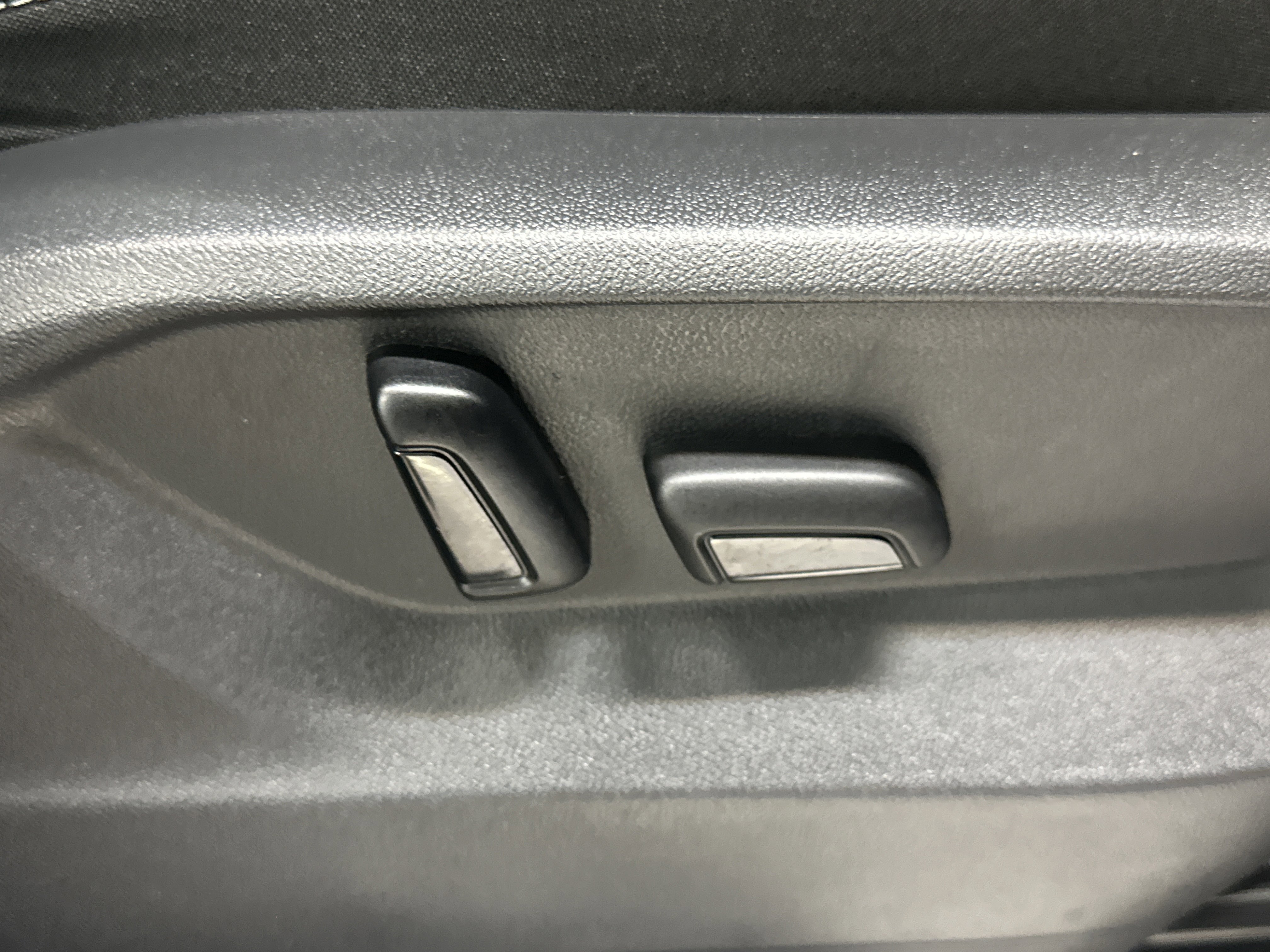 Used 2023 Volkswagen Atlas Cross Sport SEL image 25