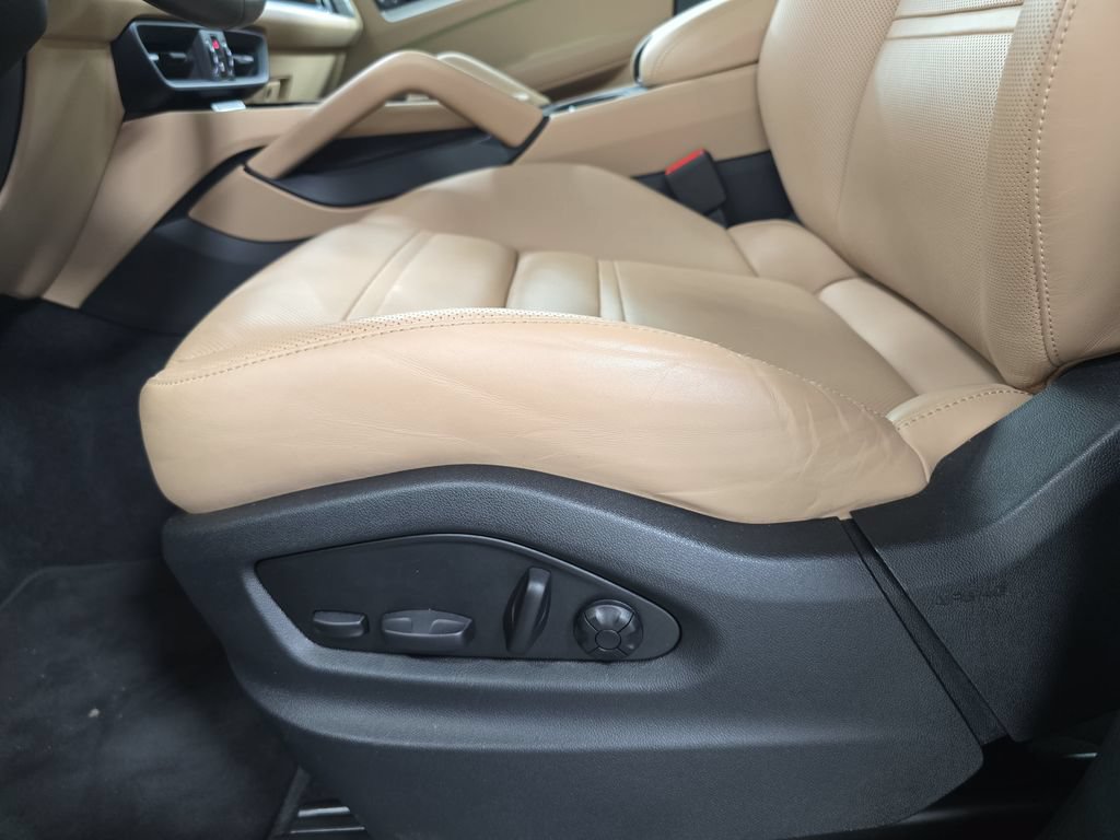 Certified 2024 Porsche Cayenne Coupe AWD/4WD image 23