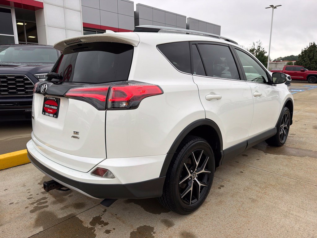 Used 2018 Toyota RAV4 SE w/ All Weather Liner Package AWD/4WD image 4