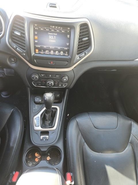 Used 2016 Jeep Cherokee Limited image 10