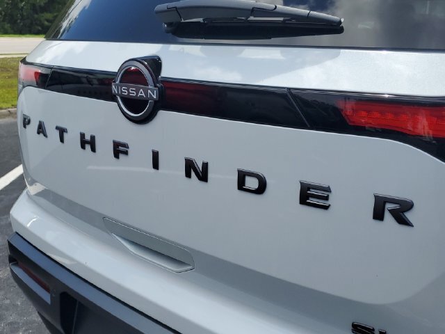 New 2026 Nissan Pathfinder SL FWD image 6