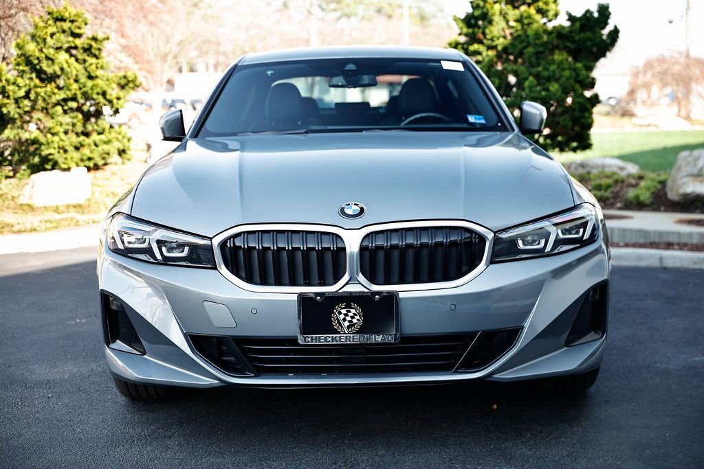 Used 2023 BMW 330i xDrive 330i xDrive w/ Driving Assistance Package image 13