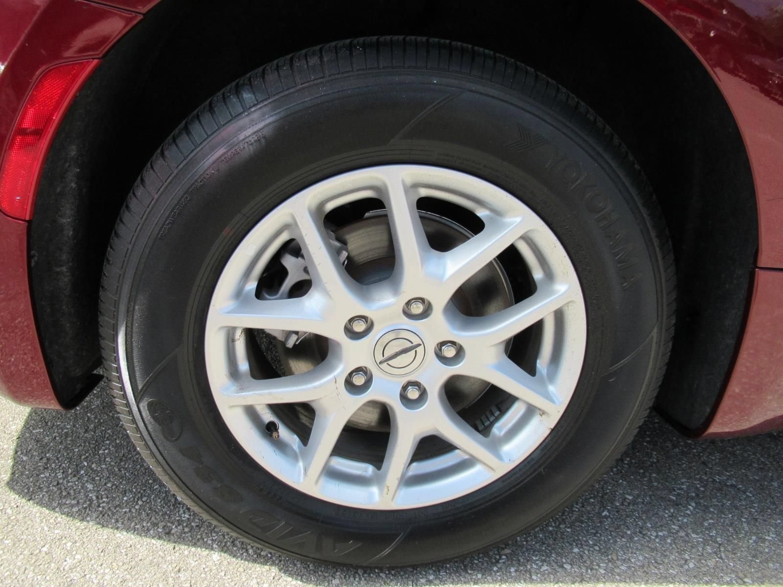 Certified 2022 Chrysler Voyager LX FWD image 8