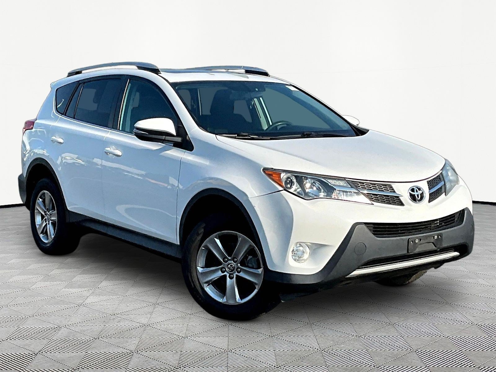 Used 2015 Toyota RAV4 XLE AWD/4WD image 3
