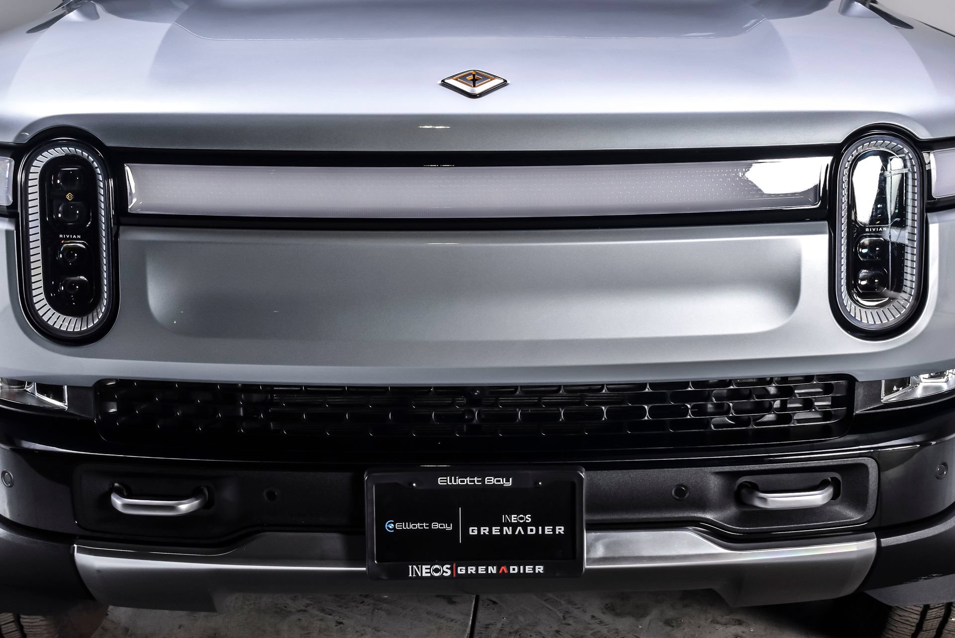 Used 2024 Rivian R1S Adventure AWD/4WD image 9