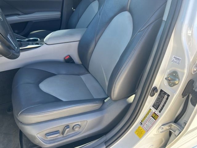 Used 2020 Toyota Camry XLE image 9