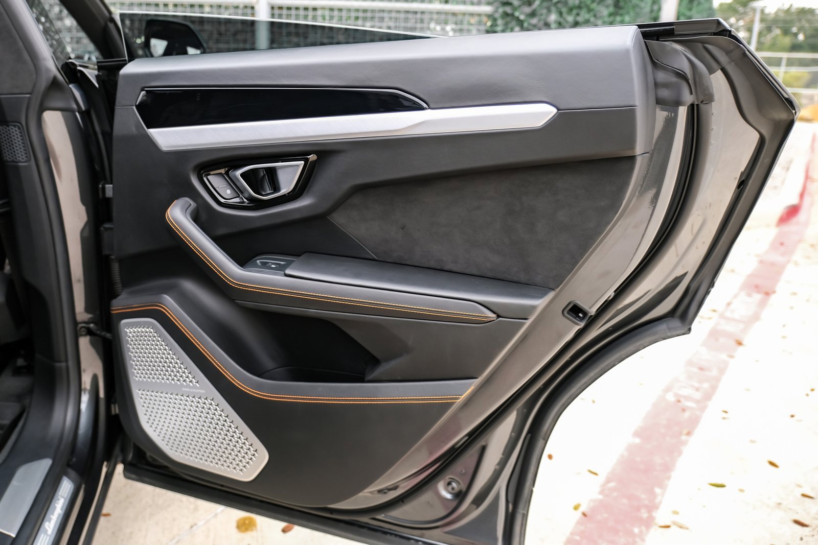 Used 2020 Lamborghini Urus image 48