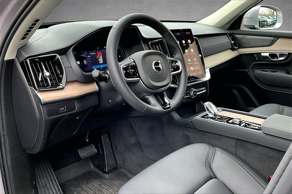 Used 2026 Volvo XC90 B5 Plus w/ Protection Package image 17