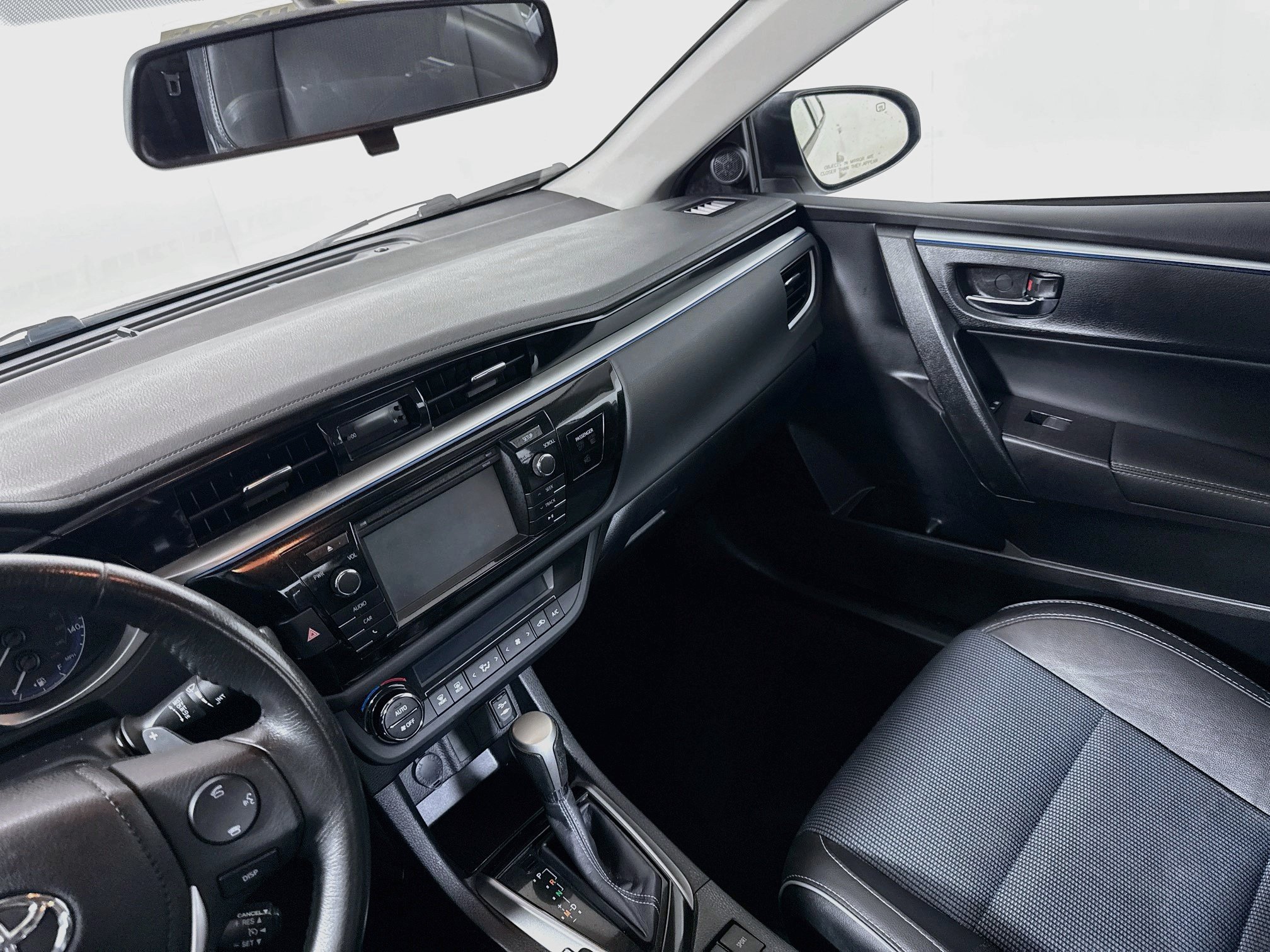 Used 2015 Toyota Corolla S FWD image 21