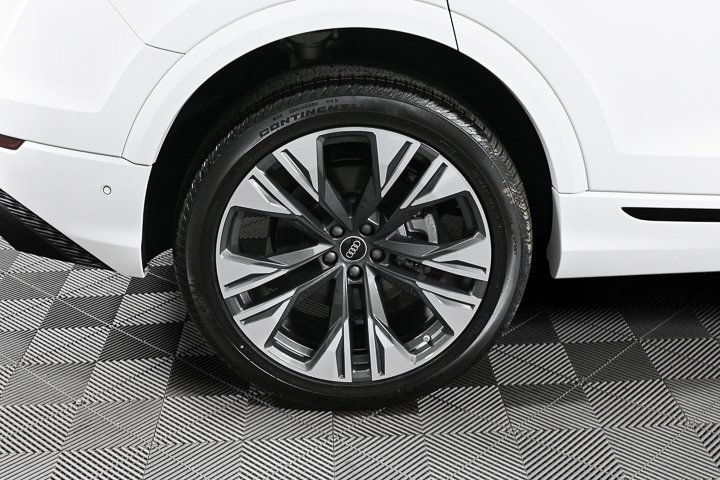 New 2025 Audi Q8 Premium image 28