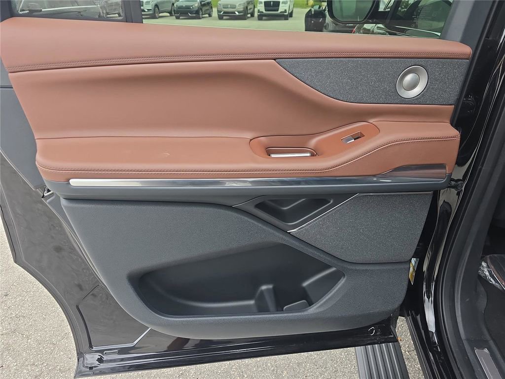 New 2025 Lincoln Navigator L Reserve image 11