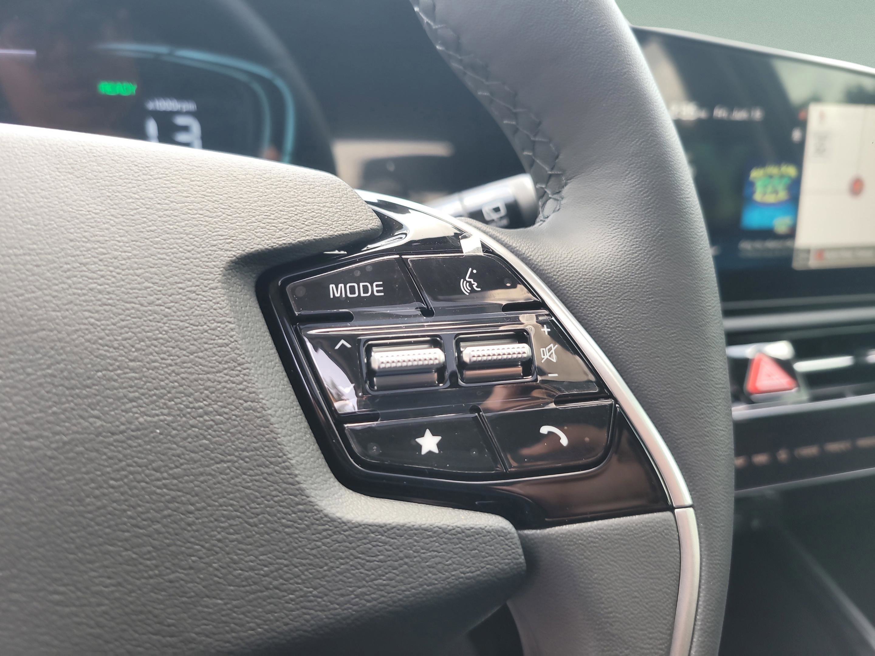 New 2025 Kia Niro SX image 25