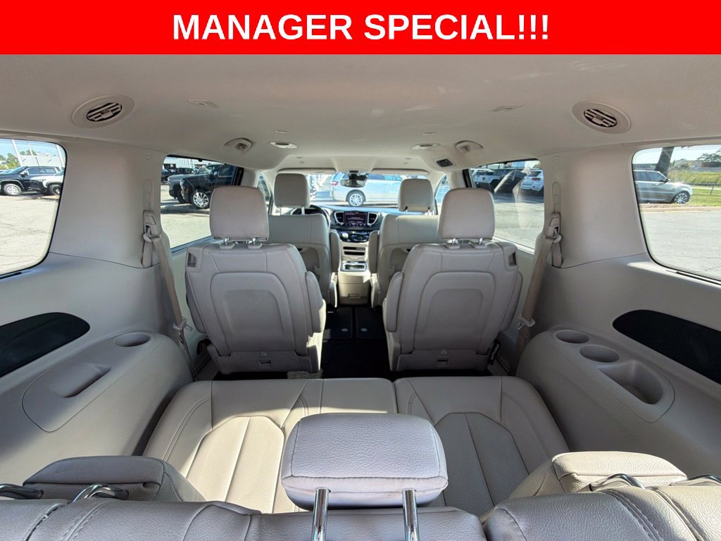 Used 2021 Chrysler Pacifica Touring-L FWD image 13