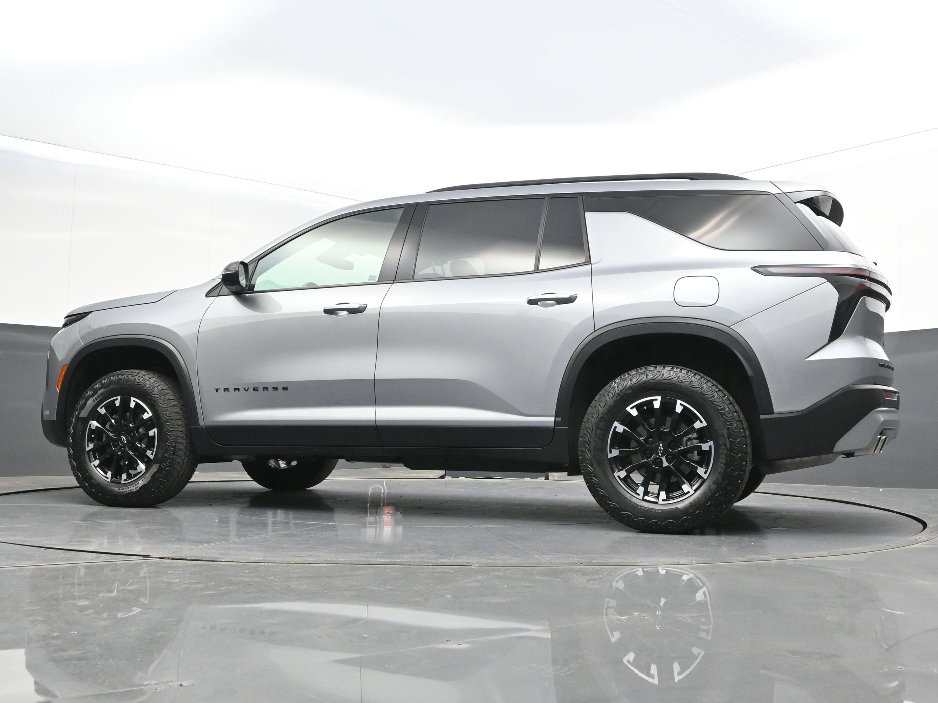 Used 2024 Chevrolet Traverse Z71 AWD/4WD image 41