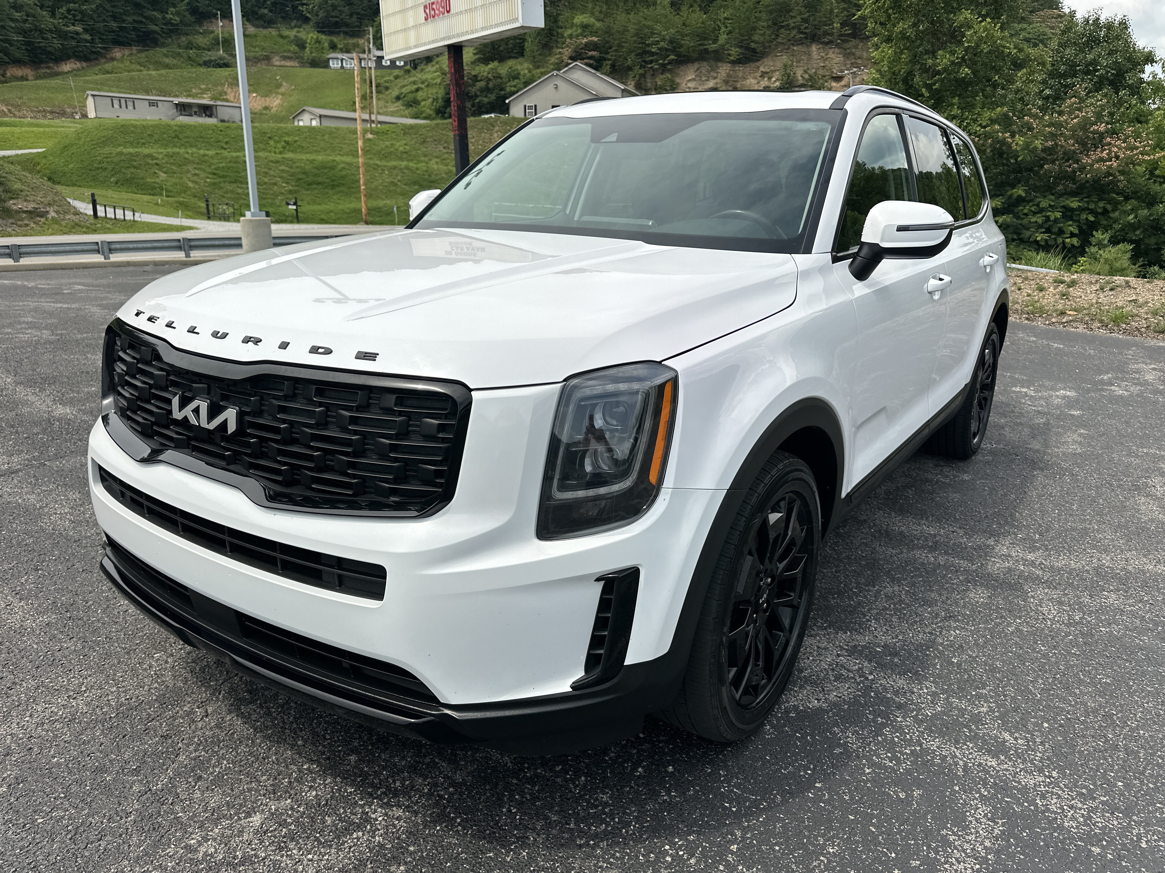 Used 2022 Kia Telluride EX w/ EX Premium Package AWD/4WD image 3