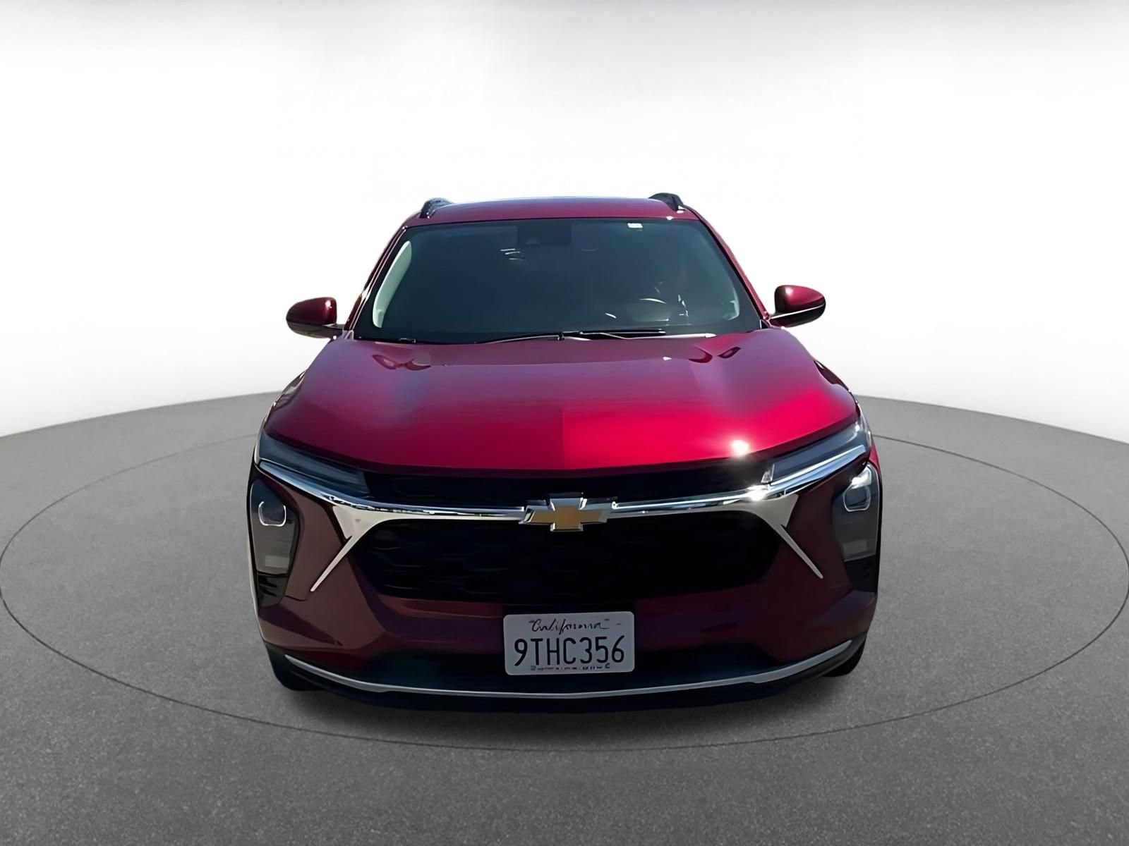 Used 2025 Chevrolet Trax LT w/ LT Convenience Package FWD image 3