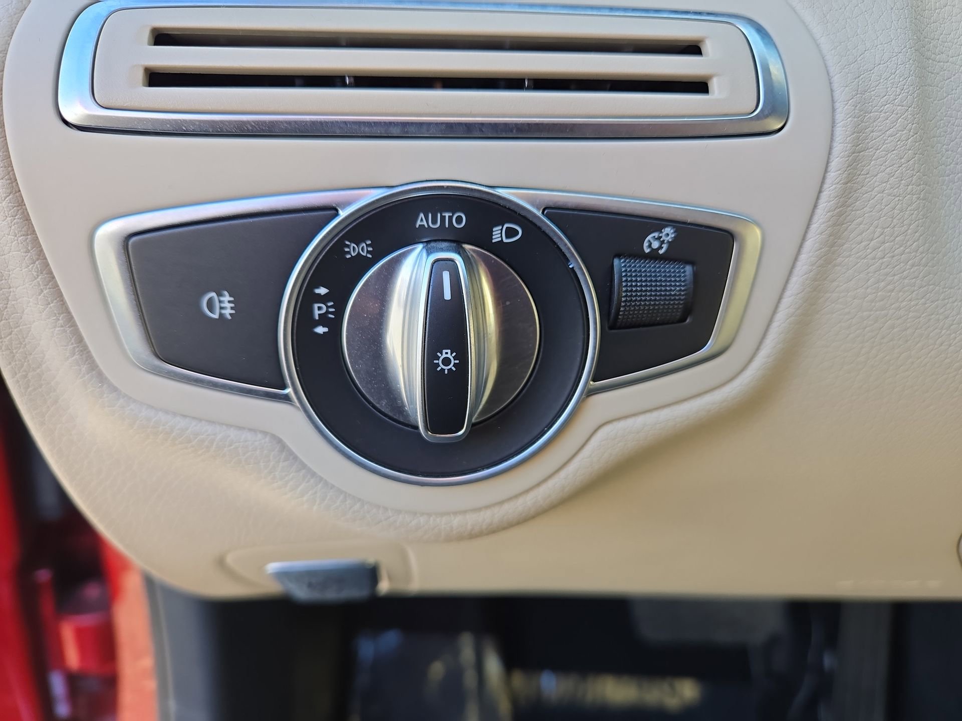 Used 2018 Mercedes-Benz C 300 Sedan image 19