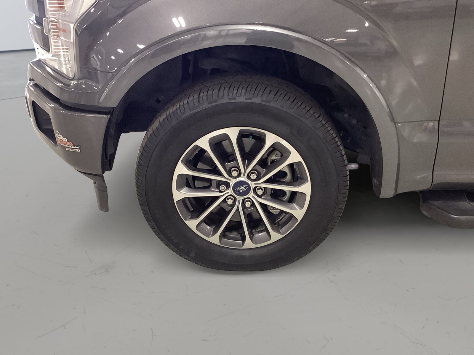 Used 2019 Ford F150 Lariat w/ Equipment Group 502A Luxury RWD image 8