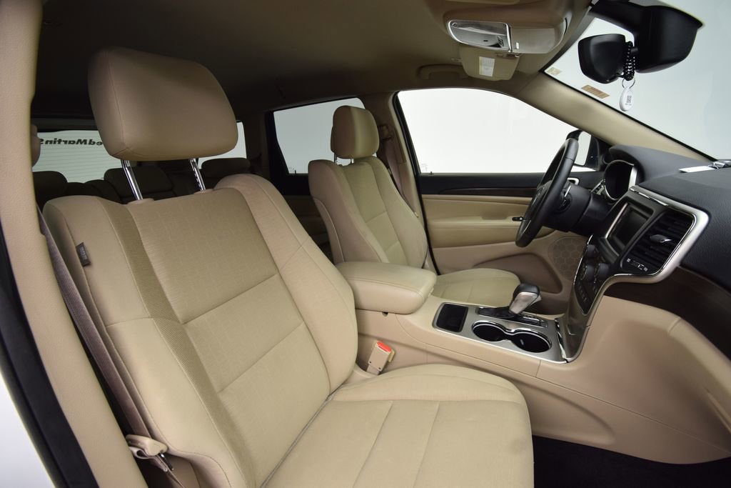 Used 2017 Jeep Grand Cherokee Laredo w/ Quick Order Package 2BE image 17