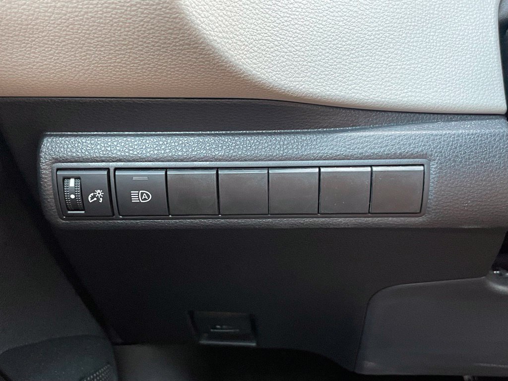Used 2021 Toyota Corolla L FWD image 13