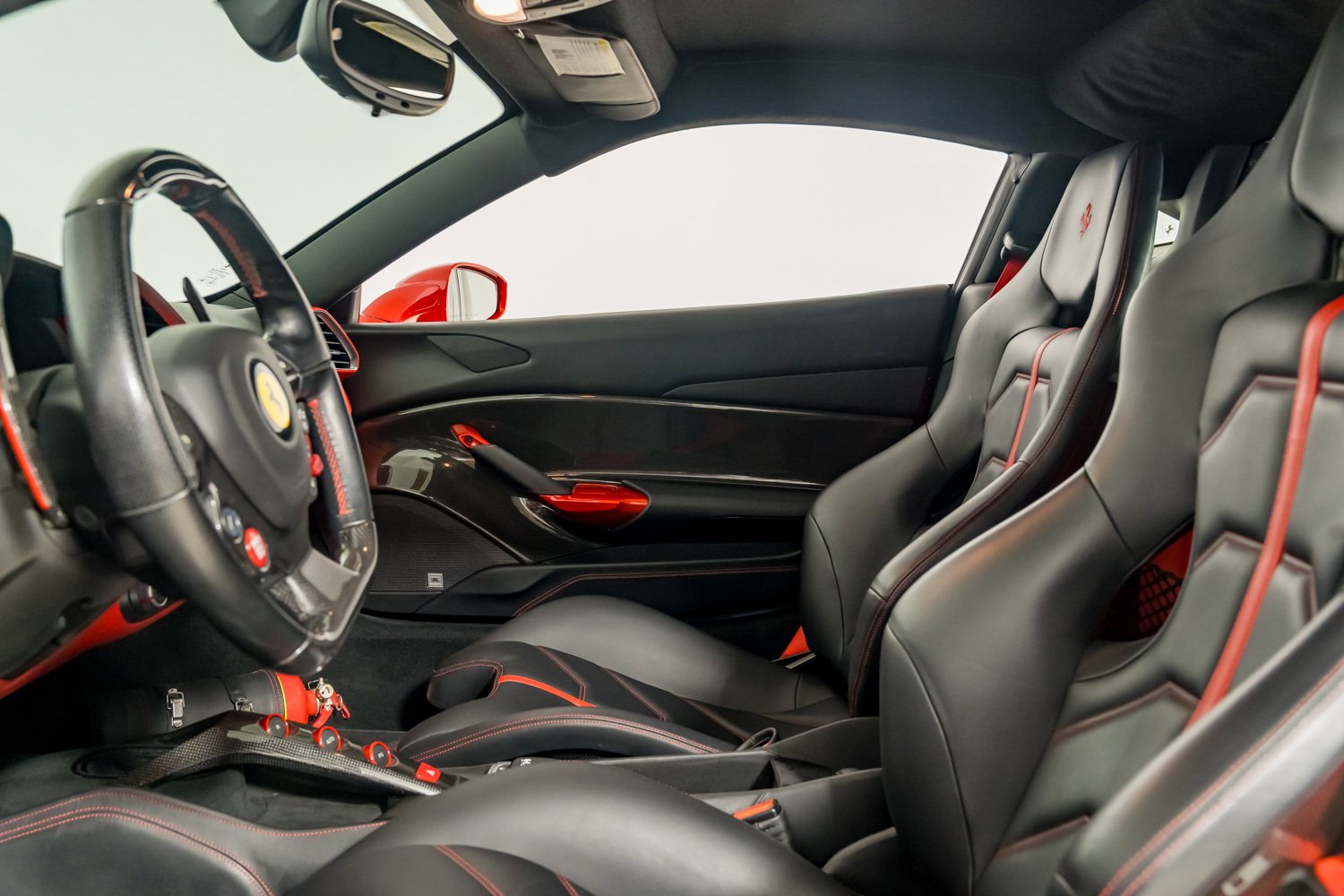 Used 2018 Ferrari 488 GTB RWD image 17