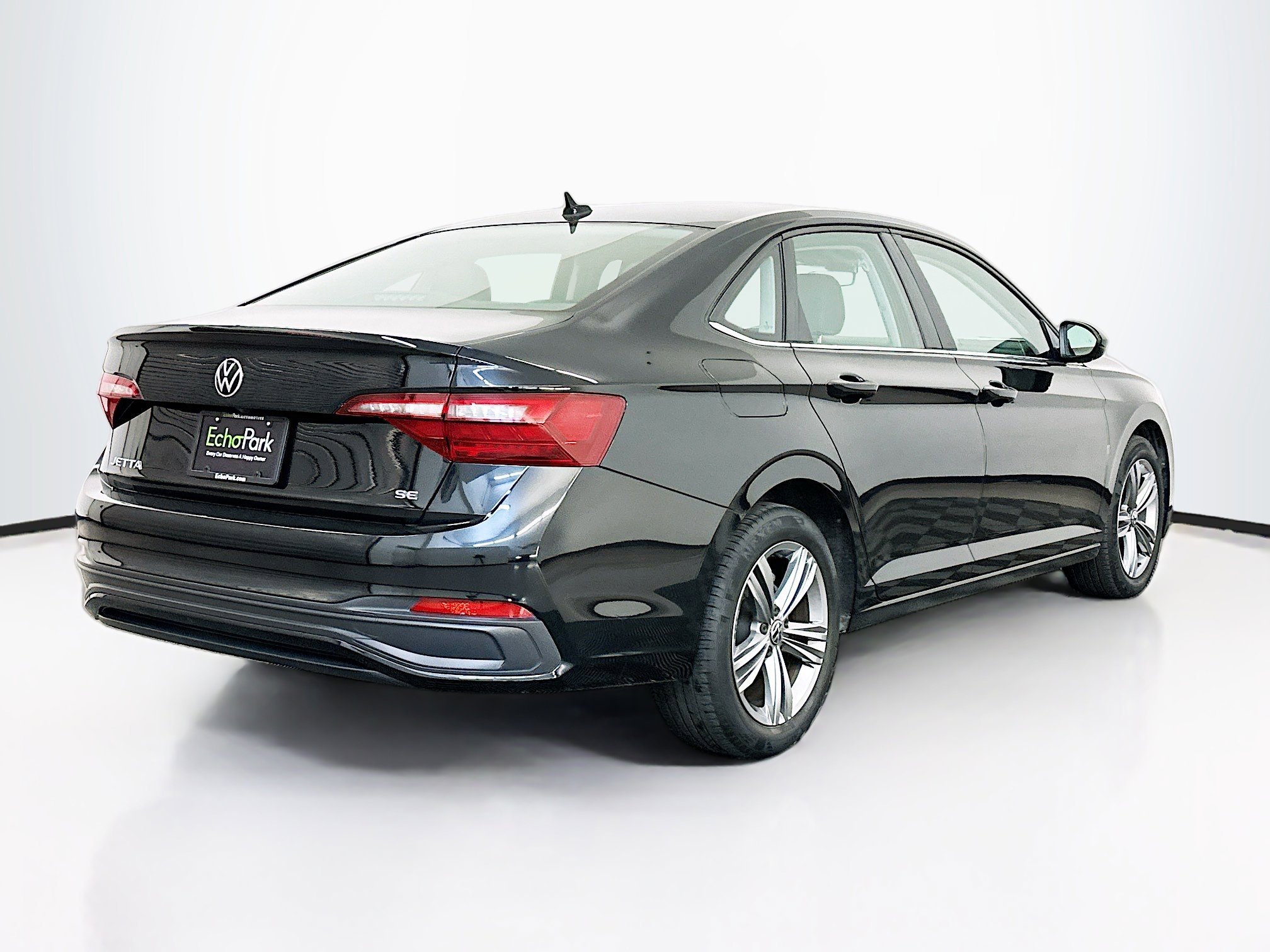 Used 2024 Volkswagen Jetta SE image 9