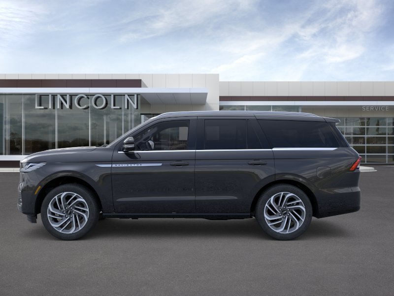 New 2026 Lincoln Navigator Reserve AWD/4WD image 3