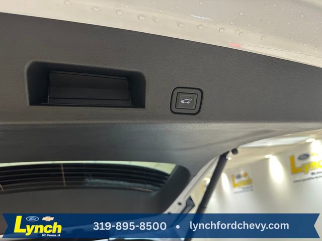 Used 2025 Chevrolet Traverse LT image 17