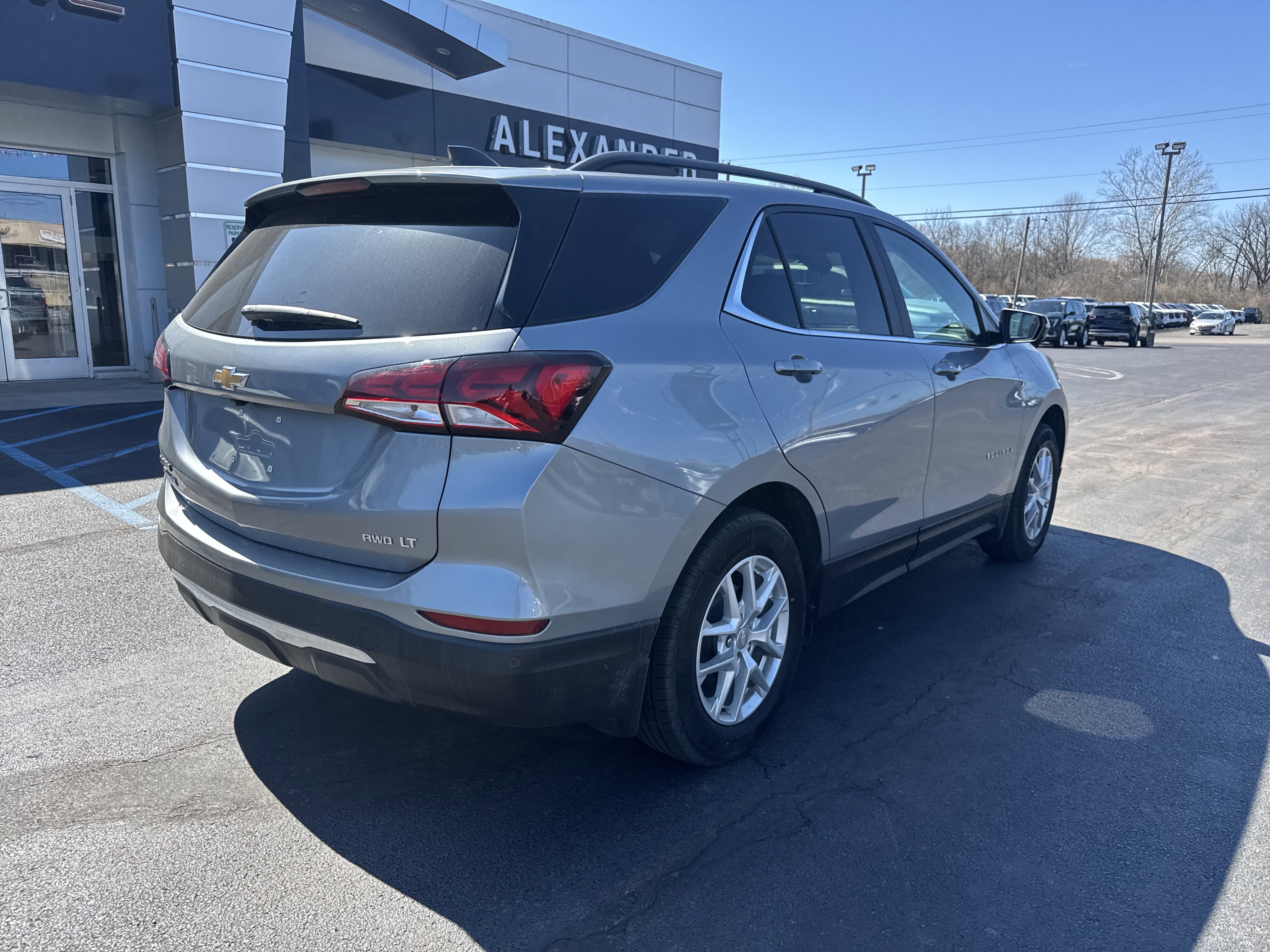 Used 2024 Chevrolet Equinox LT AWD/4WD image 3