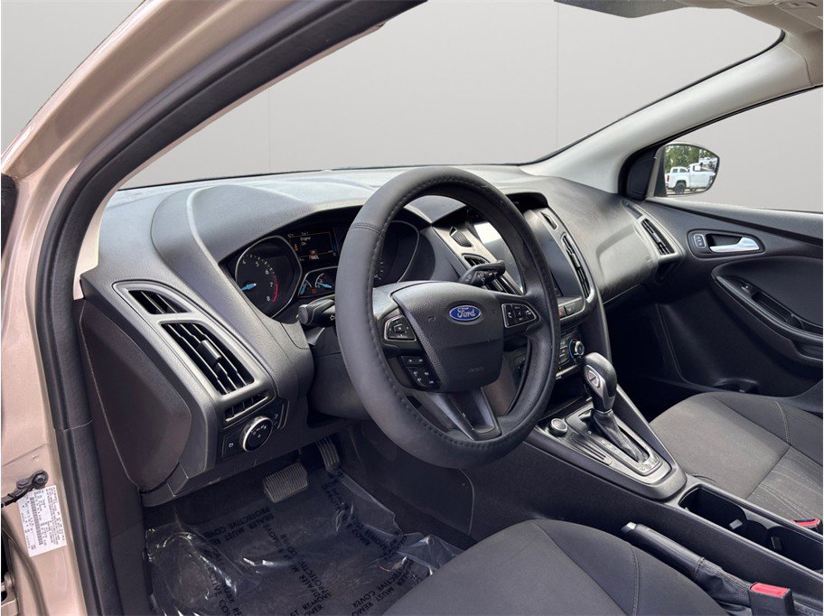Used 2017 Ford Focus SE FWD image 6