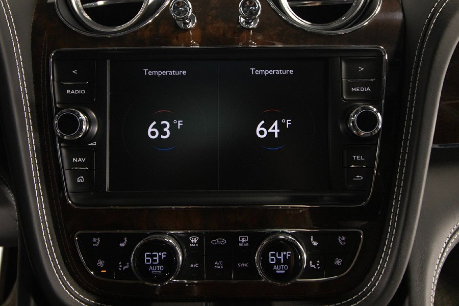 Used 2017 Bentley Bentayga image 27