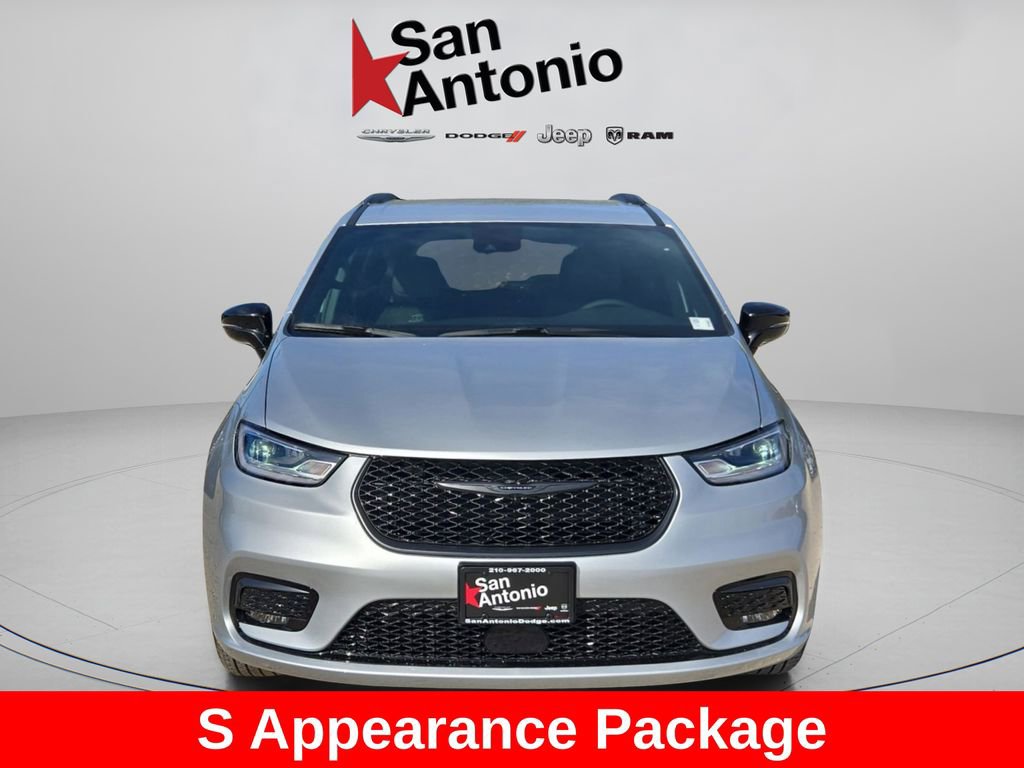 New 2026 Chrysler Pacifica Select w/ S Appearance Package FWD image 3