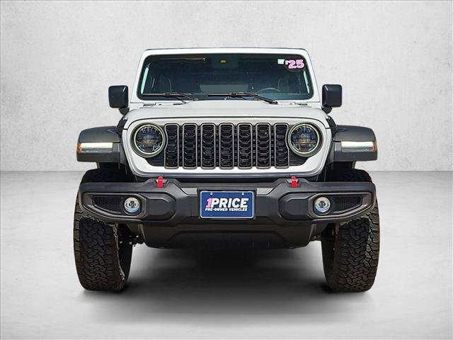Used 2025 Jeep Wrangler Unlimited Rubicon AWD/4WD image 2