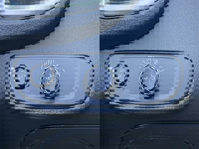 Used 2022 Chevrolet Trax LT w/ LT Convenience Package image 21