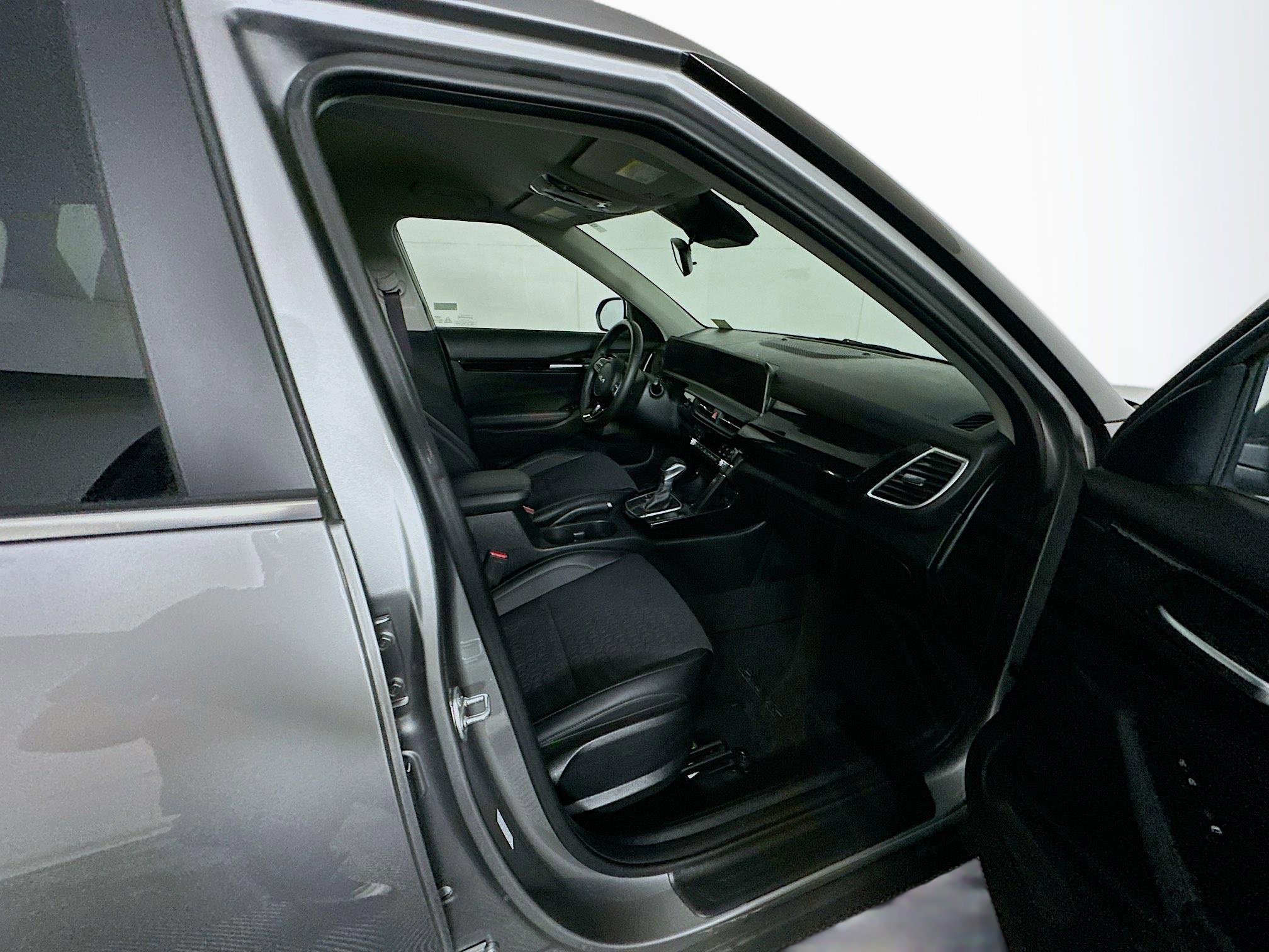 Used 2024 Kia Seltos S image 30