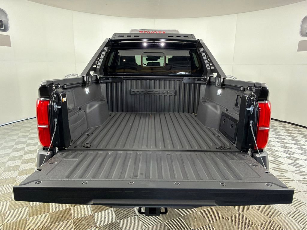 Used 2025 Toyota Tacoma Trailhunter image 18