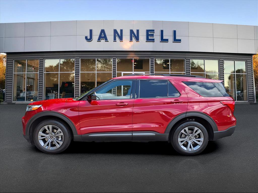 Used 2023 Ford Explorer XLT w/ Equipment Group 202A image 8