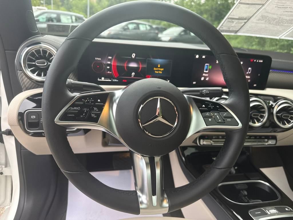 Used 2025 Mercedes-Benz CLA 250 4MATIC image 15