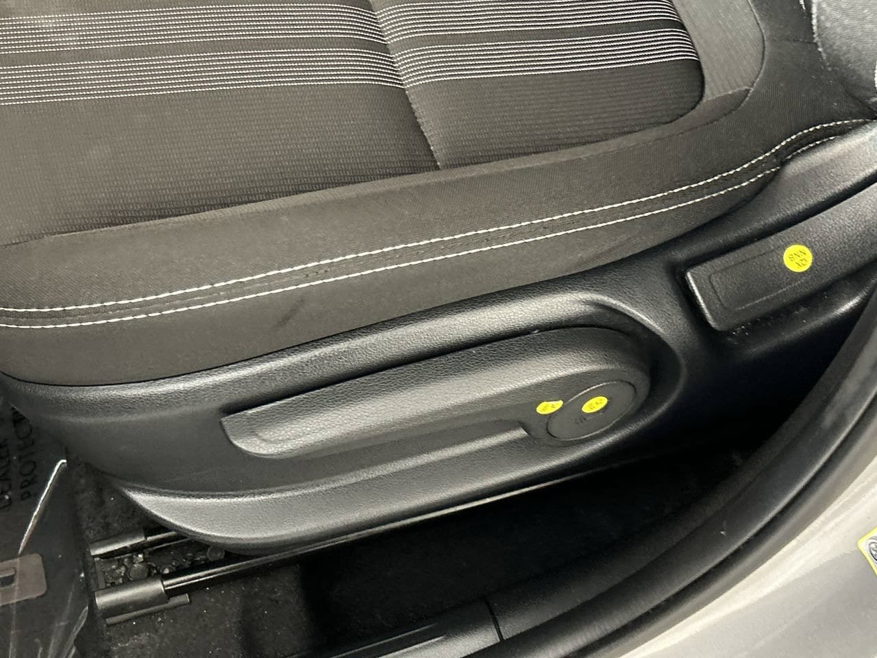 Used 2025 Hyundai Venue SEL FWD image 20