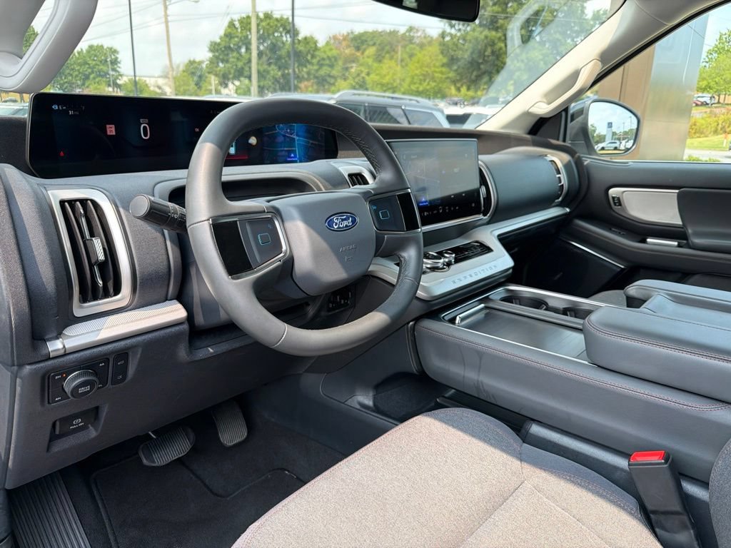 Used 2025 Ford Expedition Active AWD/4WD image 10
