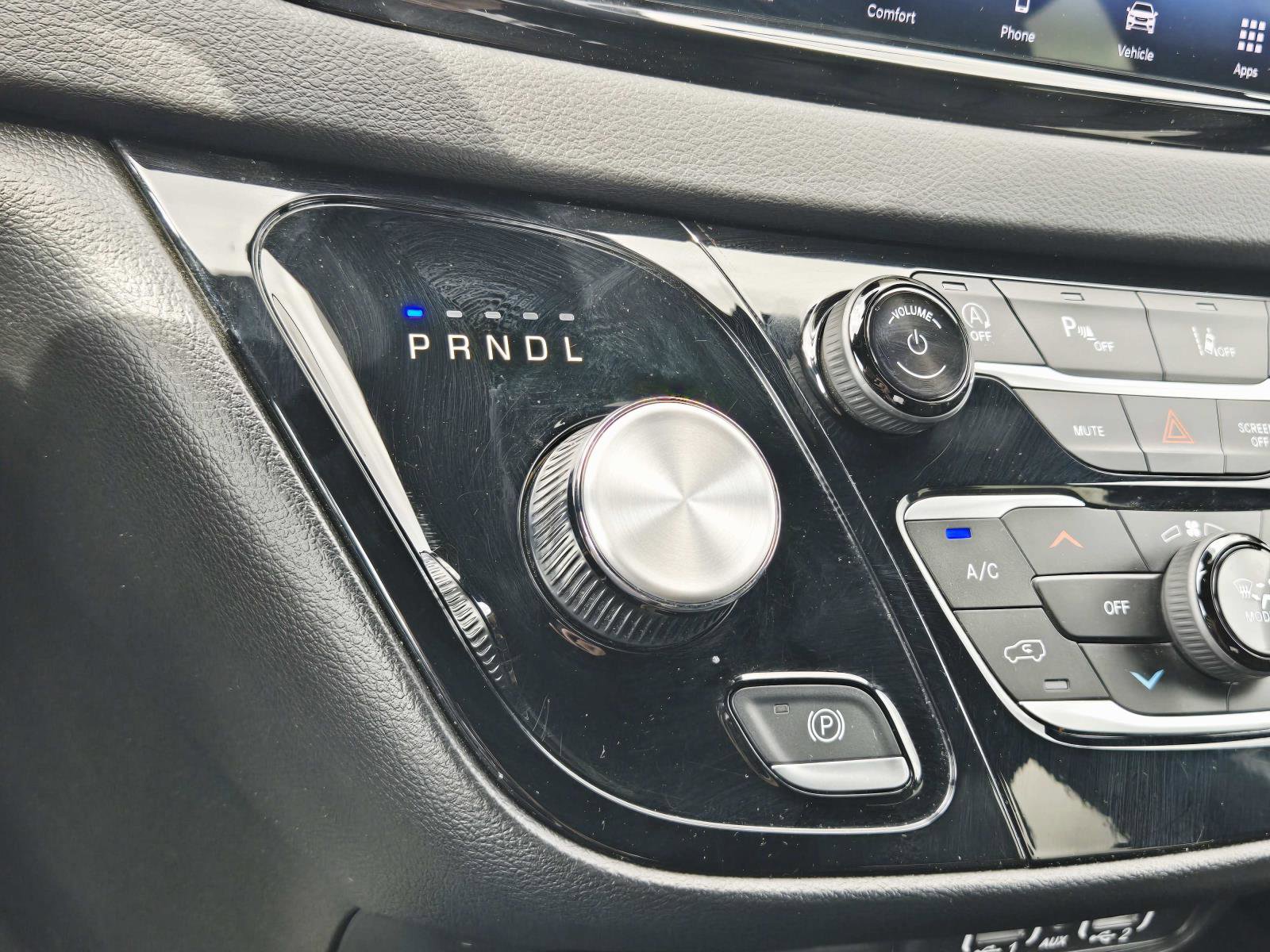 Used 2025 Chrysler Pacifica Select image 32