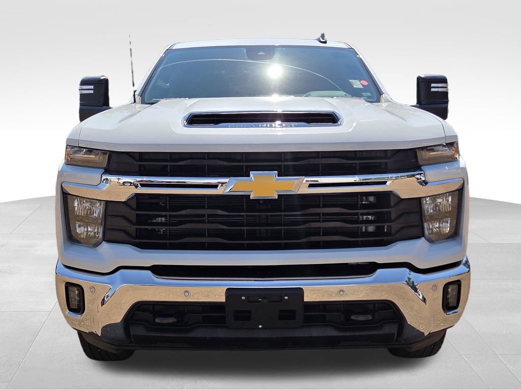 Used 2025 Chevrolet Silverado 3500 LT w/ Safety Package AWD/4WD image 3