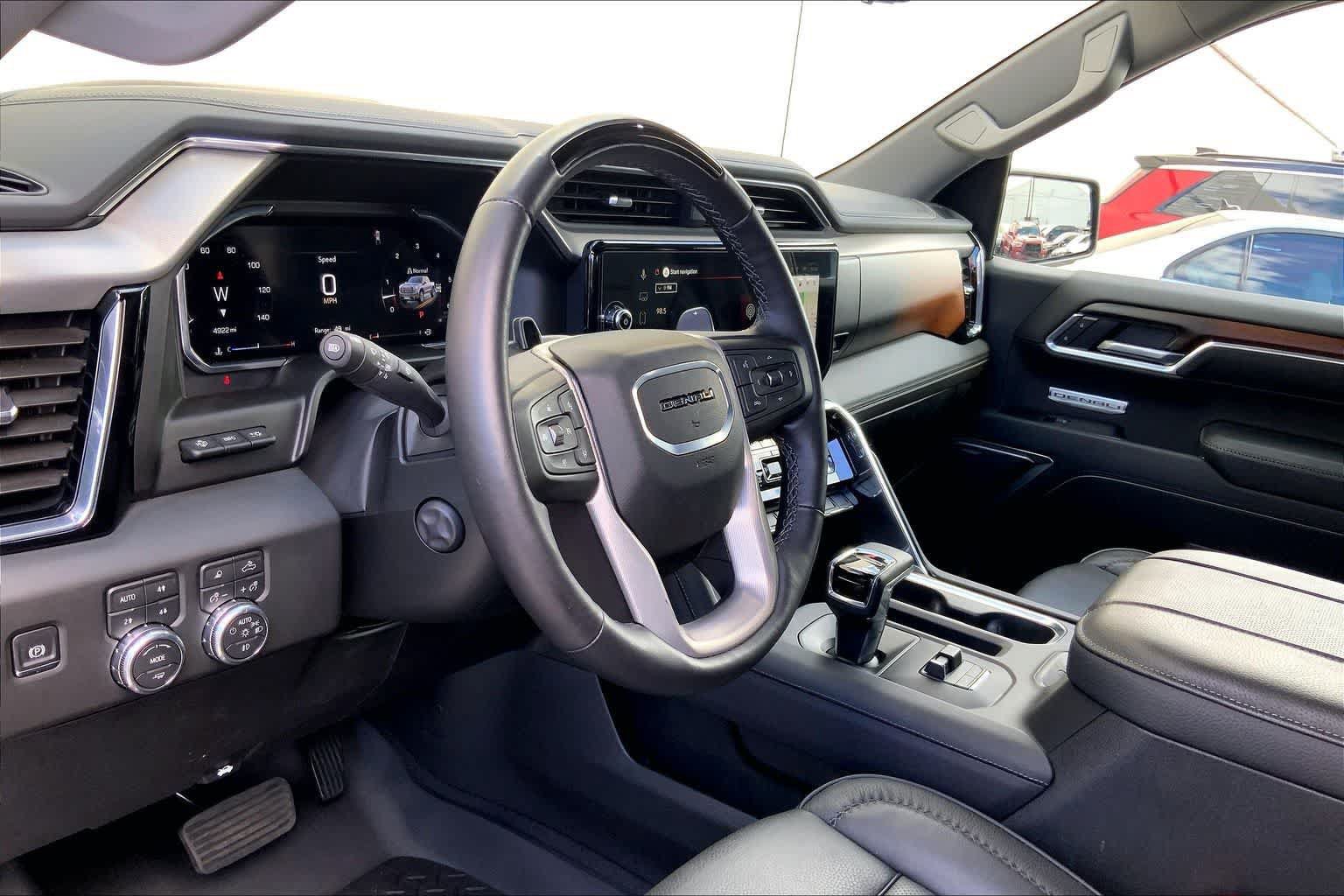 Used 2026 GMC Sierra 1500 Denali w/ Technology Package AWD/4WD image 2
