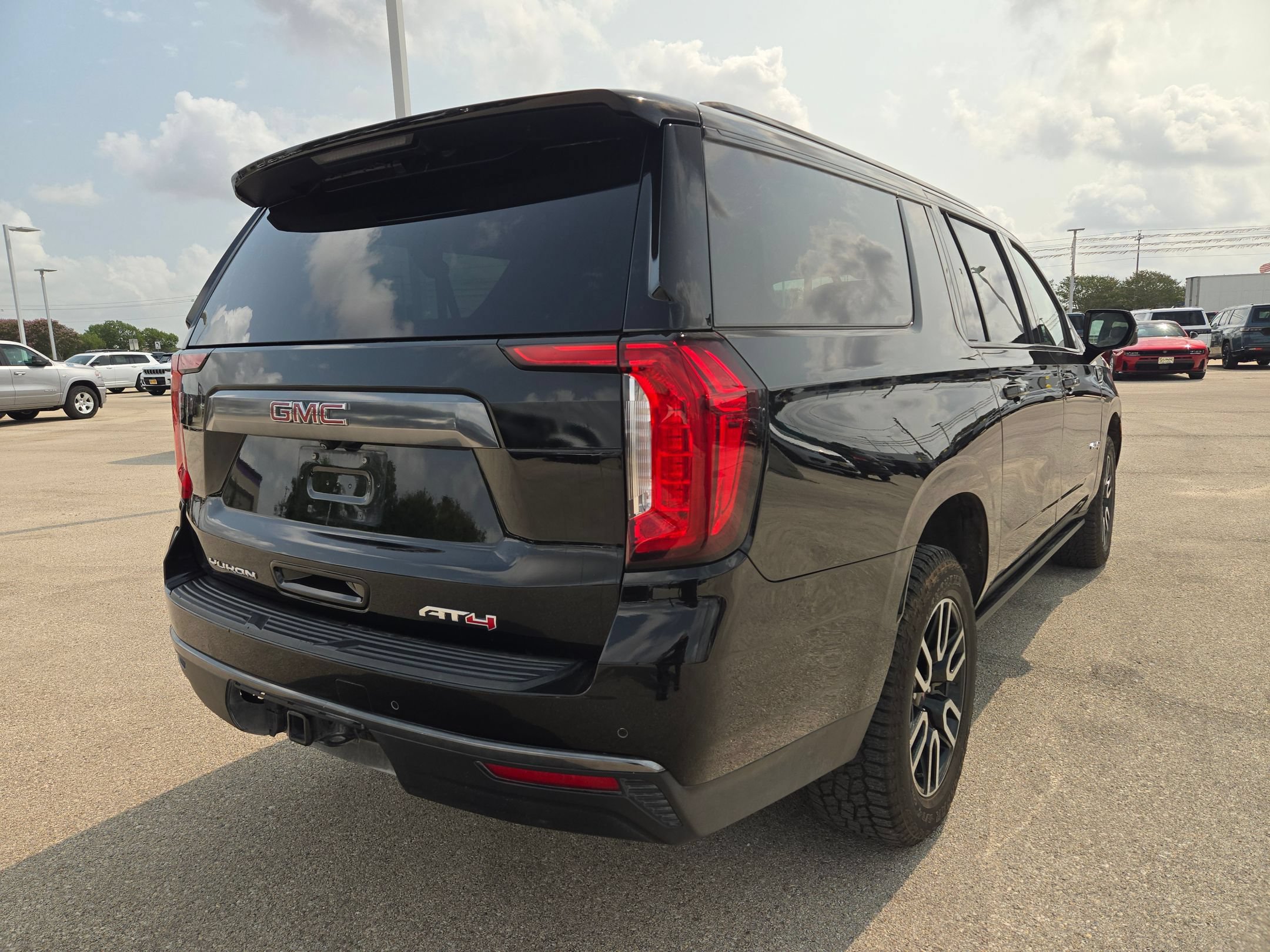 Used 2021 GMC Yukon XL AT4 w/ AT4 Premium Package AWD/4WD image 3