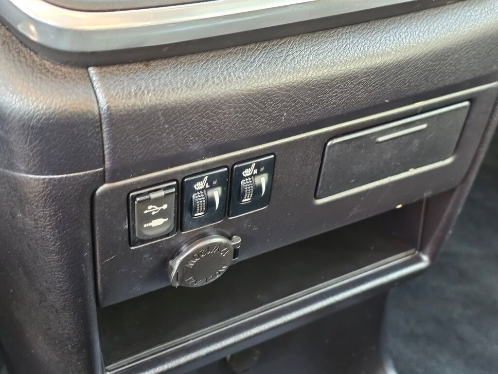 Used 2015 Toyota Sienna SE w/ SE Preferred Package FWD image 28